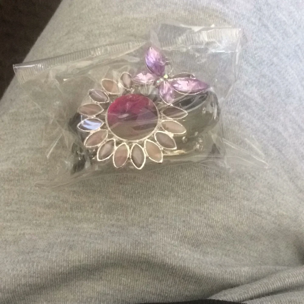 FINAL MARKDOWN Interesting new hair clip